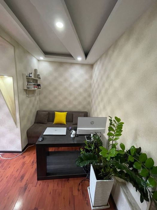 100кв.м. Продается 4-комнатная (переделанная в 3-х) квартира на ЦУМе.