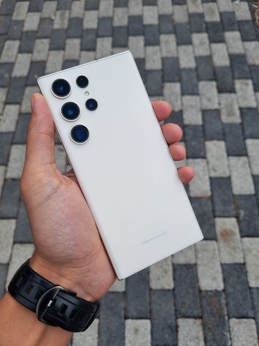Samsung Galaxy S23 Ultra 5G. OzU 12 GB. Joyi 256 GB. Snapdragon ime bn