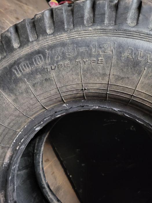 Anvelopa Pirelli 7.00 R16 C și 10.0 75 R12
