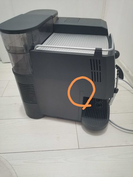 Продавам кафеавтомат Saeco Royal