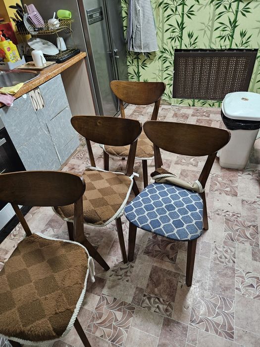 Стол для кухни, или в зал