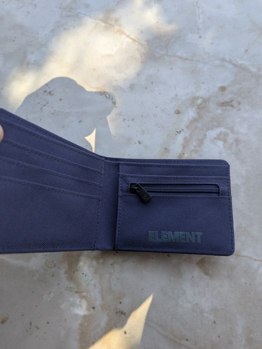 Продавам протмоне Element.