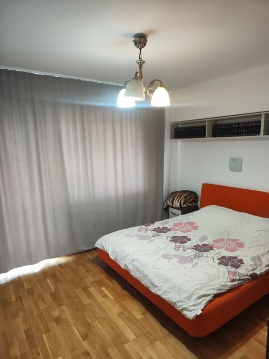 Închiriez apartament cu 3 camere Reșița centru