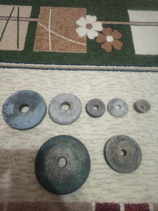 Советские точильные камни и войлочные шлифовальные диски.