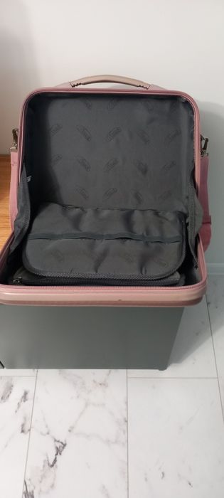 Прекрасна козметична дамска чанта