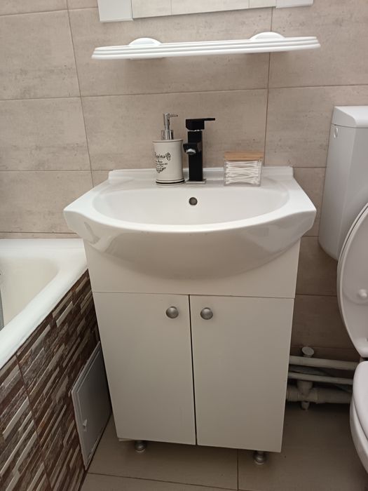 Vand masca de chiuveta, chiuveta, oglindă