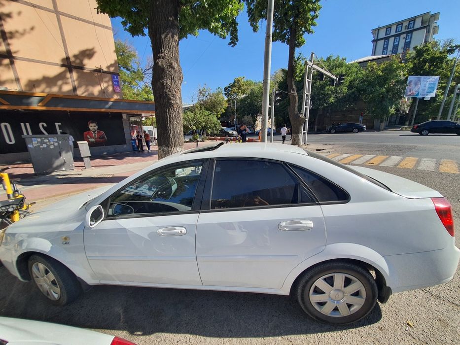 Lasetti 1.8 avtomat SOTILADI