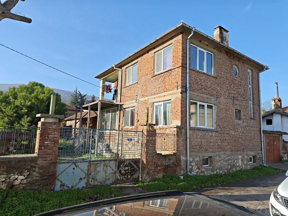 Къща в Пловдив, област-с.Брестник площ 156 цена 180000