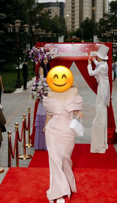 Шикарное платье русалка на выпускной, из формодержащей ткани