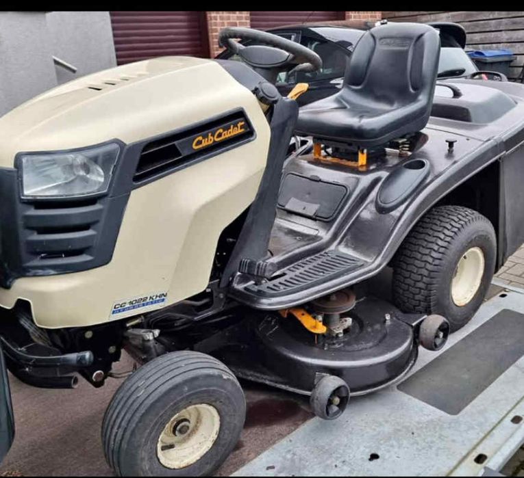 Vand doua tractoare de tuns iarba mai multe detalii in privat