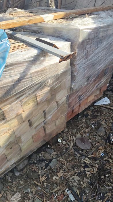 Продам кирипч 3 поддона 1.5