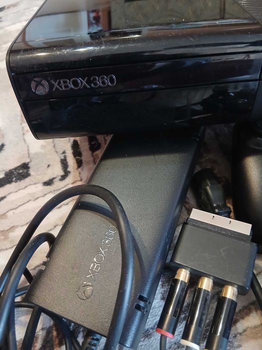 Конзола Xbox 360,в чудесно състояние,с два джойстика.