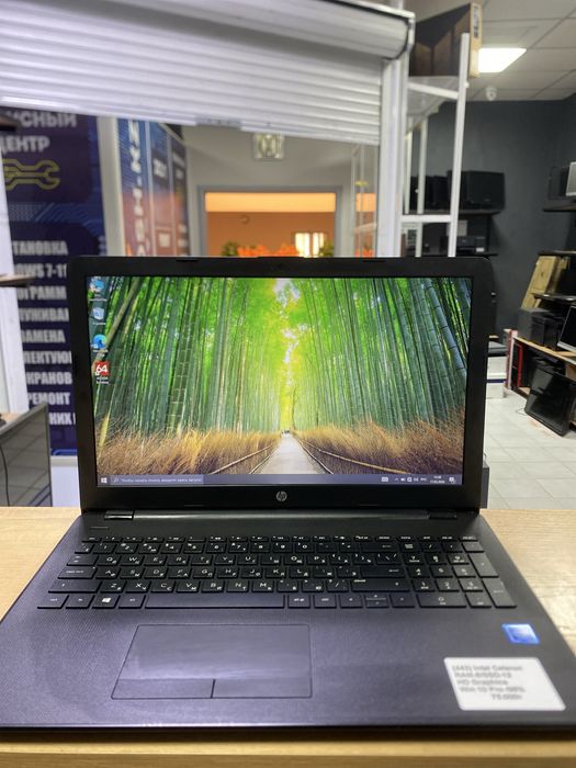 Ноутбук HP intel Celeron RAM8/SSD128/HD Graphics