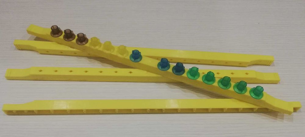 Предпазител пчелни маточни, чашки и държач