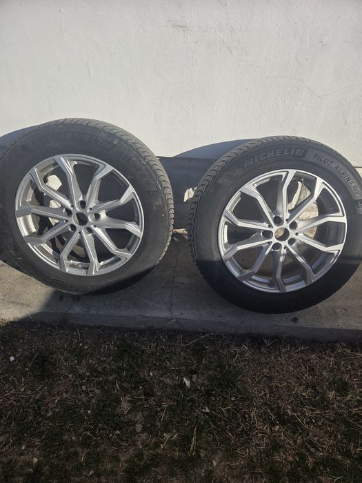 Jante BMW R18 5x112 ET30 – Set complet cu anvelope, echipate cu anvelope Michelin, în stare bună.
Specificații:
Dime