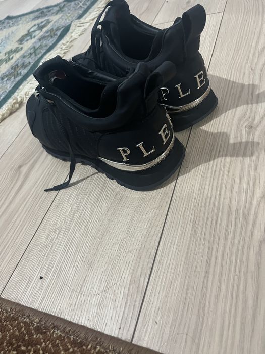 Adidași plein 600 de lei i vând ca mis mari 600  lei