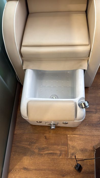 Scaun pedichiură profesional cu vană și racord la apă