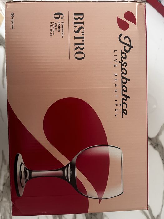 Стъклени чаши нови