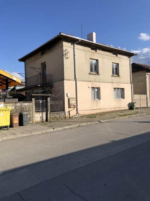 Самостоятелен етаж от къща