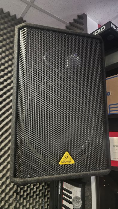 Set boxe pasive, monitoare scenă, mixer Behringer și amplificator