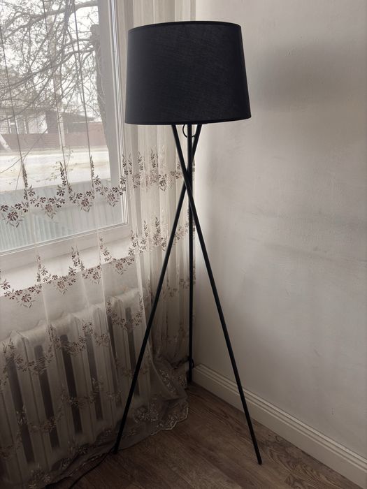 Срочно напольную лампу
