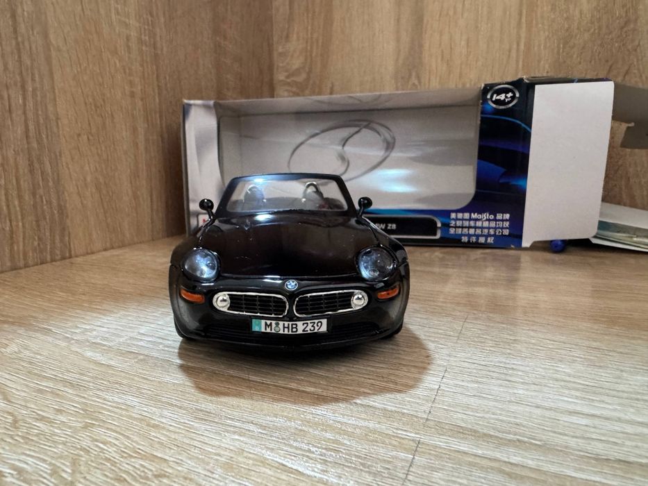 Коллекционная модель BMW Z8 1:24 Maisto