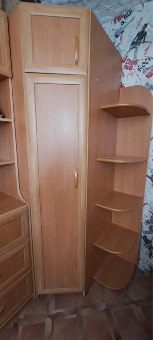 Котмплект шкафов и стол