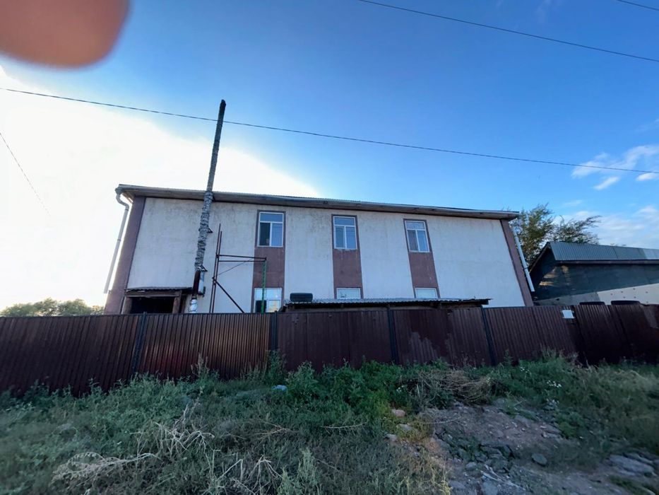 Продам дом 14 комнат.(общежитие)