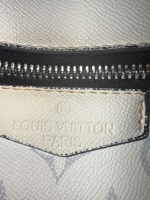 Borsetă Louis Vuitton