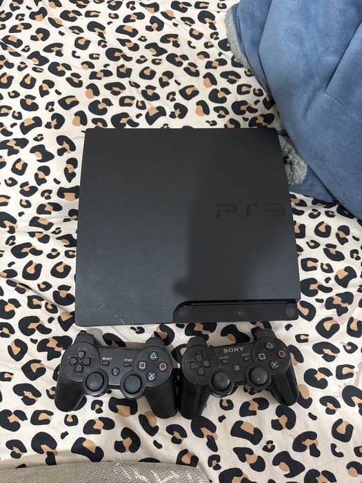 PS3 Slim + 2 Manete +  17 jocuri– Pachet Complet