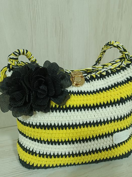 Плетени дамски чанти.