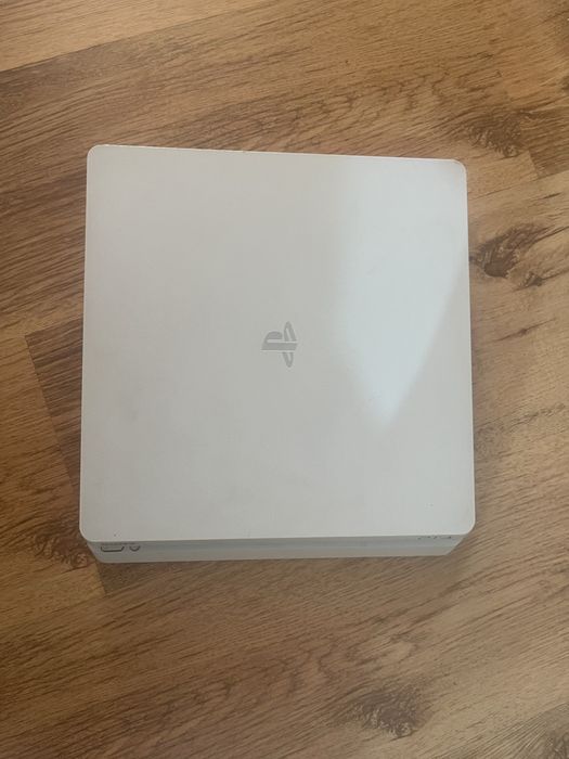 Ps4 със 85 игри и акаунти и  джойстик