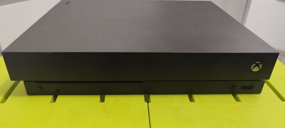 Xbox One X 1TB – FC 26 instalat + 1 controller