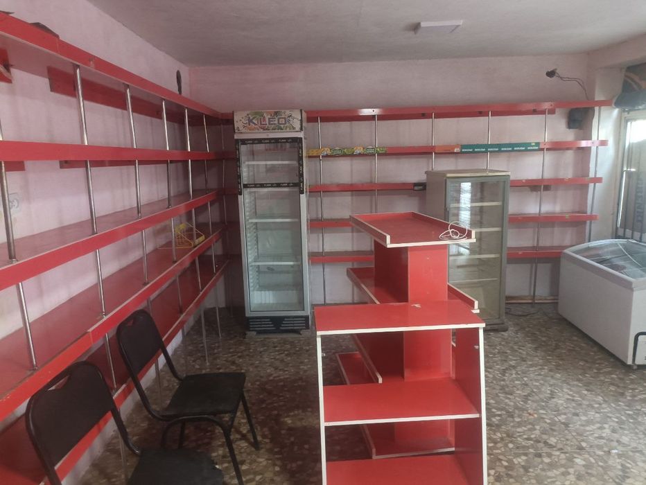 Dokon rastalari haladilnik Kleo uzuni sotiladi yaxshi holatda 
Oqqo'rg