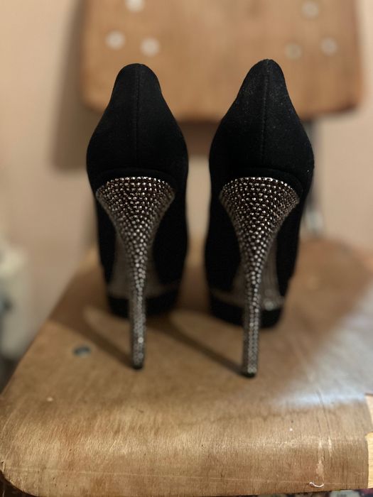 Обувки на висок ток