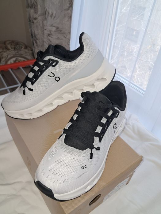 Продам кроссовки новые