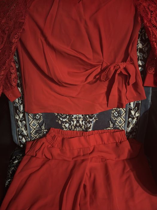 Красный костюм новый