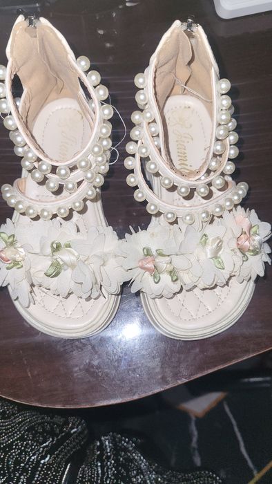 Продам детские сандали