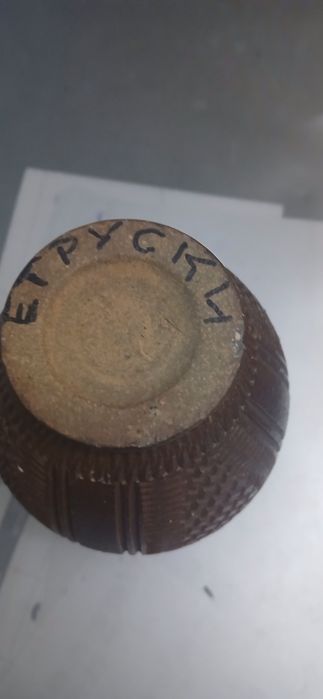 Четири вази в етруски стил