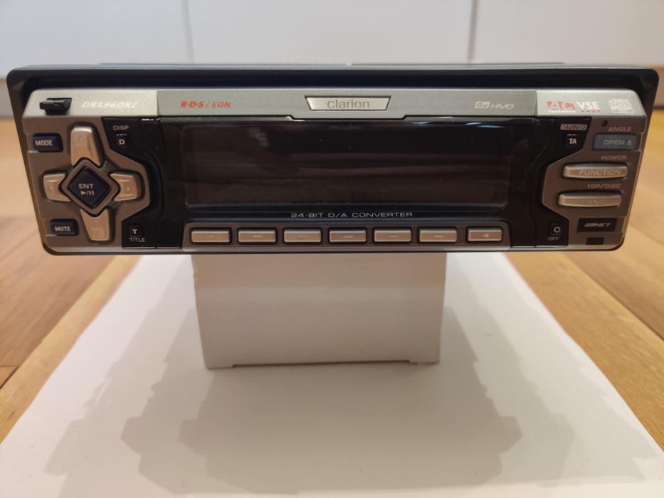 Clarion - Premium клас авторадио CD player