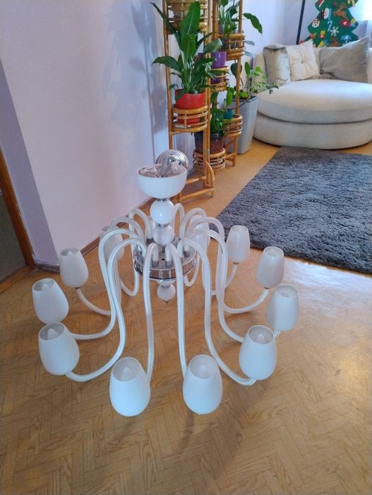 Люстра стильная белая