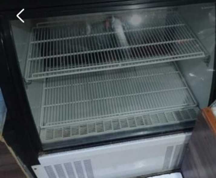 Продам витринный холодильник