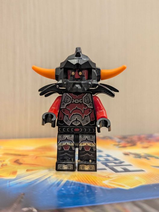 Lego Nexo knights & Chima минифигурки