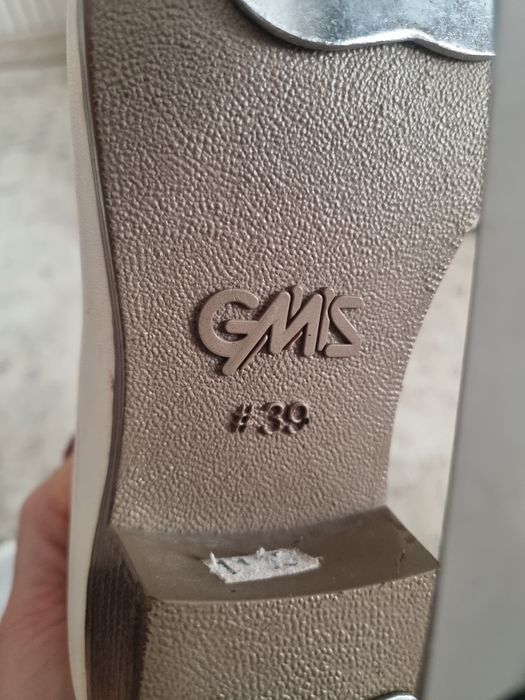 Коньки  фигурные  р-р 39