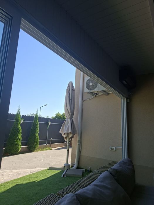 Vând umbrelă  exterior