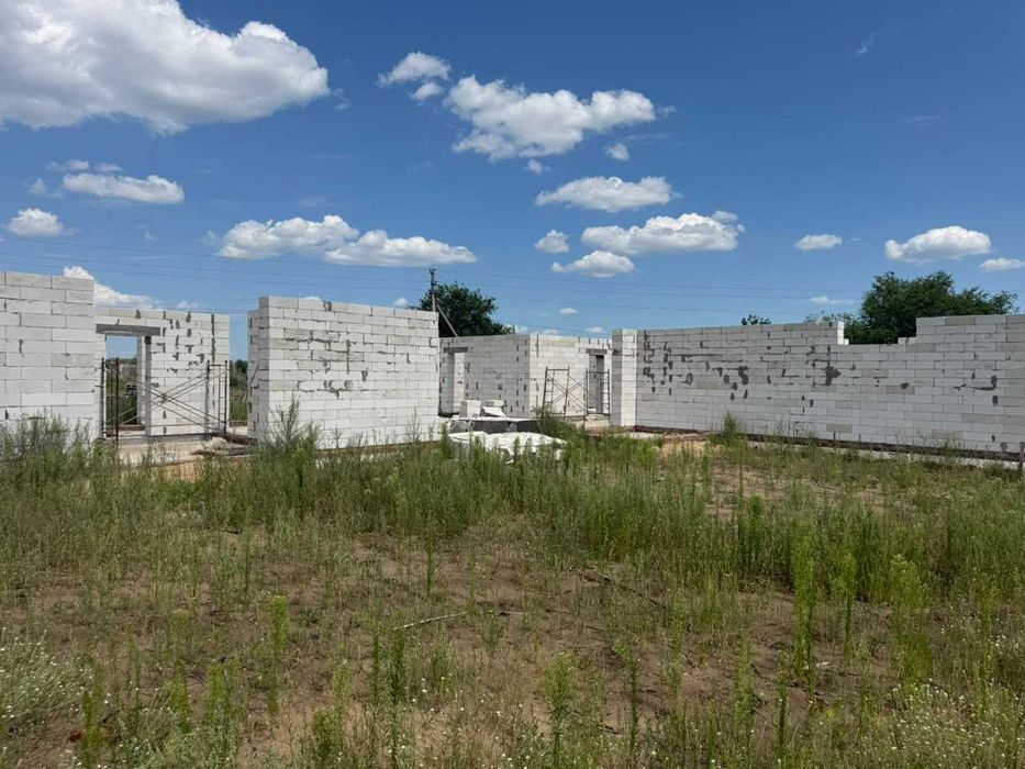 Продам участок с недостроенным домом