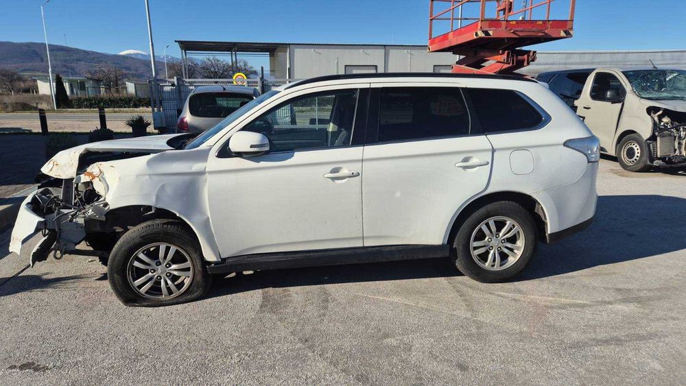 Mitsubishi Outlander 2014г 2.2DI-D 4x4-на части