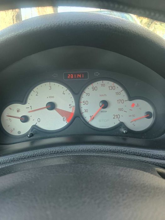 Продавам Пежо 206