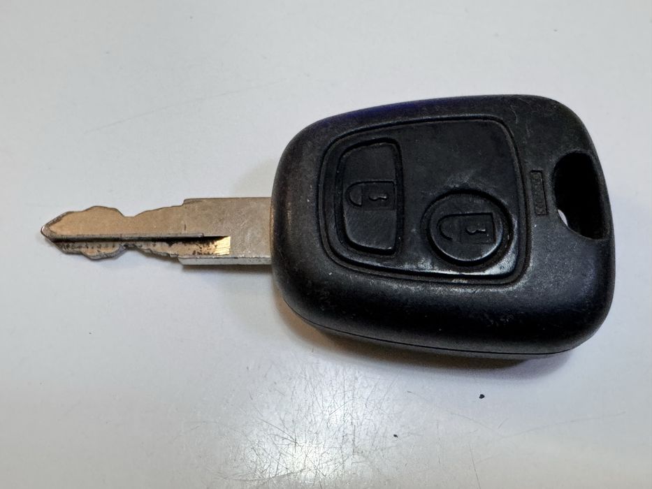 Ключ за Peugeot Citroen оригинален с 2бутова