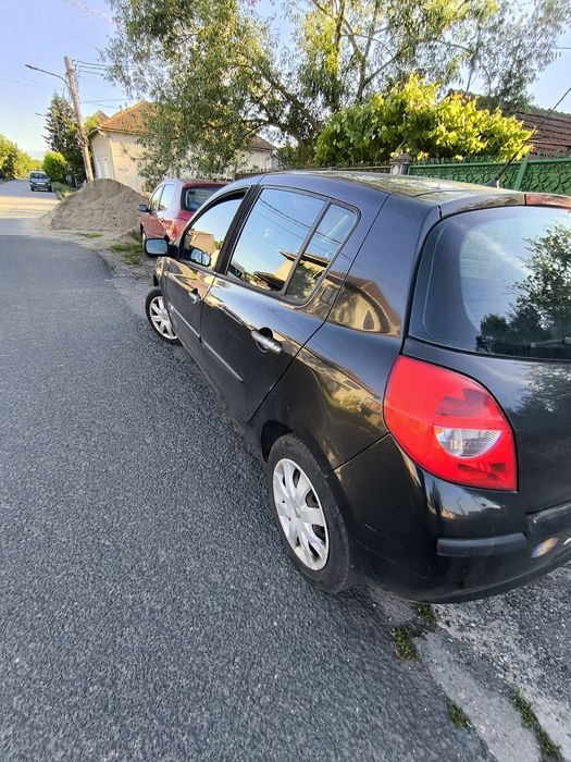 Renault clio.....